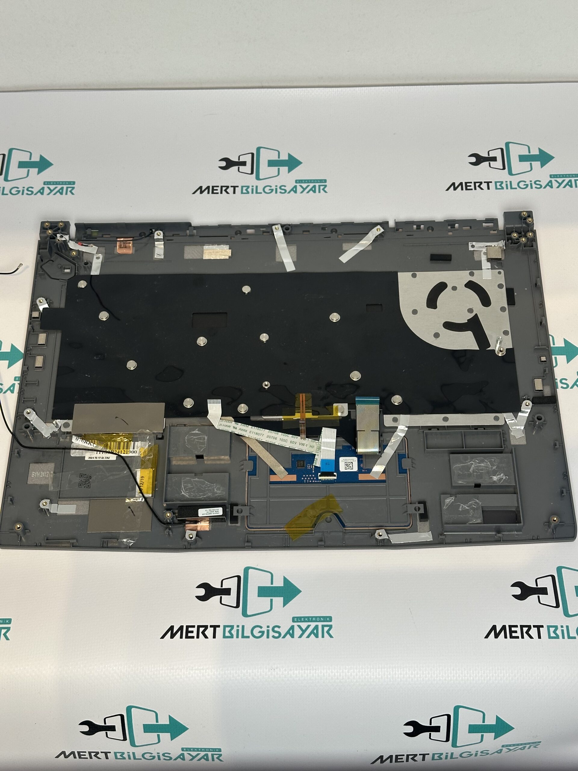 Msi Thin 15 B13UC Klavye Kasası-Klavye aktif çalışmaktadır